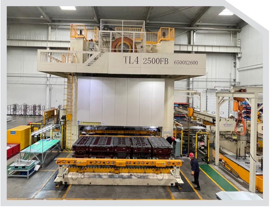 TL4系列閉式四點多連桿多工位壓力機(jī)